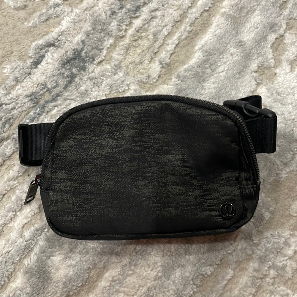 Lululemon Everywhere Belt Bag